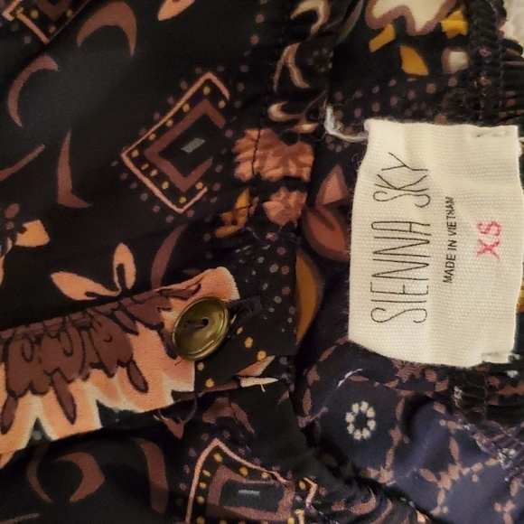 Sienna Sky Women's Button Down Black Floral Peplum Top Size XS - Picture 7 of 8